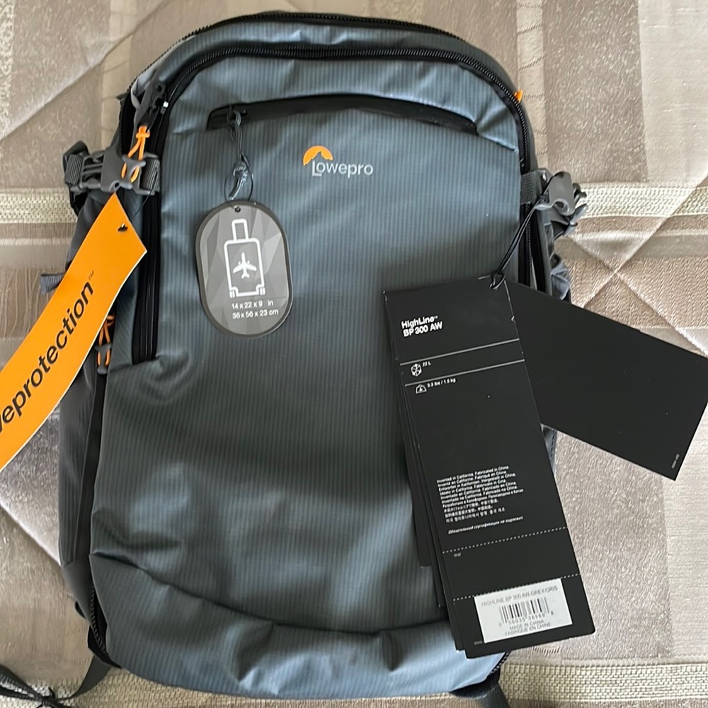 NWT💫 Lowepro HighLine BP 300 AW Travel Backpack